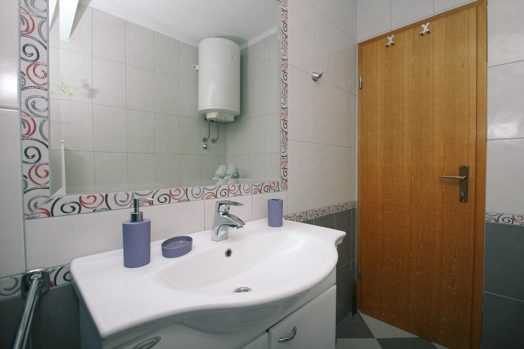 Apartment Lara Kastel Novi Exterior photo